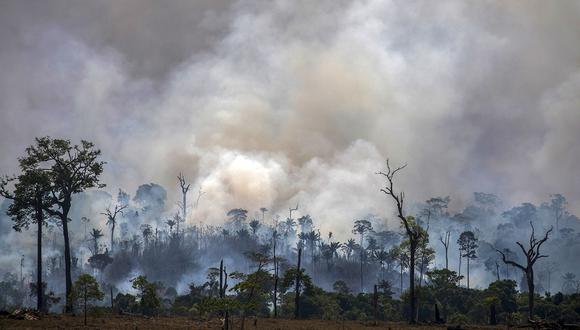 El humo sale de los incendios forestales en Altamira, estado de Pará, Brasil, en la cuenca del Amazonas. (Foto: AFP/Archivo)