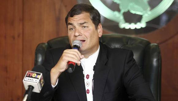 Correa busca asegurarse votos con incremento de subsidio de 35 a 50 dólares. (Reuters)