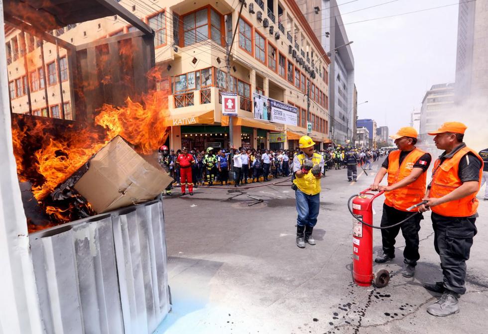 La Municipalidad de Lima lideró esta mañana el “IX Simulacro de Incendio 2018”, como parte del Plan de Trabajo Navidad Segura 2018. (Foto: Municipalidad de Lima)