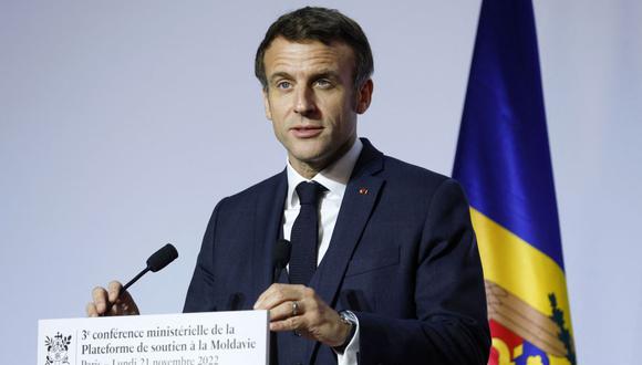 El presidente francés Emmanuel Macron pronuncia un discurso durante la tercera conferencia ministerial de apoyo a la plataforma para Moldavia en el "Centre de Conference Ministeriel" en París, el 21 de noviembre de 2022. (Foto de Yoan VALAT / POOL / AFP)