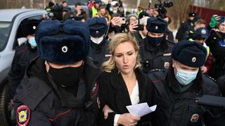 Rusia: arrestan al corresponsal de la CNN en Moscú y a médicos que exigían ver al opositor Alexei Navalny