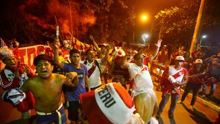¡La mejor hinchada del mundo! Fanáticos de la 'Blanquirroja' realizan banderazo previo al Perú vs. Uruguay