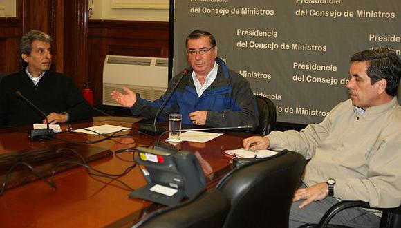 Valdés durante una conferencia en su despacho. (Andina)