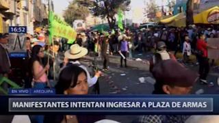 Manifestantes en contra del proyecto Tía María intentan ingresar a plaza de armas de Arequipa