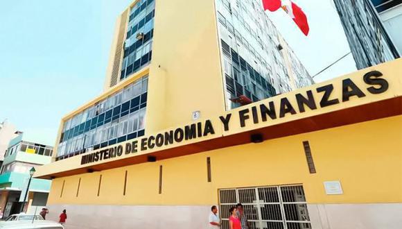 Es necesario fortalecer el ministerio de economía, señalan Hugo Perea y Luis Miguel Castilla. El nuevo ministro debe volver a promover la inversión y articular sectores como  Energía y Minas.
