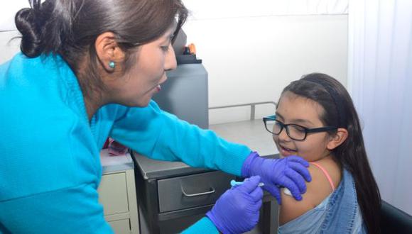Recomiendan la vacunación para niñas y adolescentes antes de que corran el riesgo de contraer el virus.