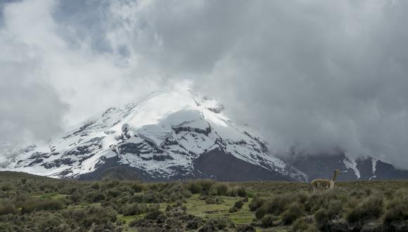 El Chimborazo es un volcán potencialmente activo con nieve perpetua y está ubicado a 130 km al sur de Quito. (Foto: Pablo Cozzaglio / AFP)