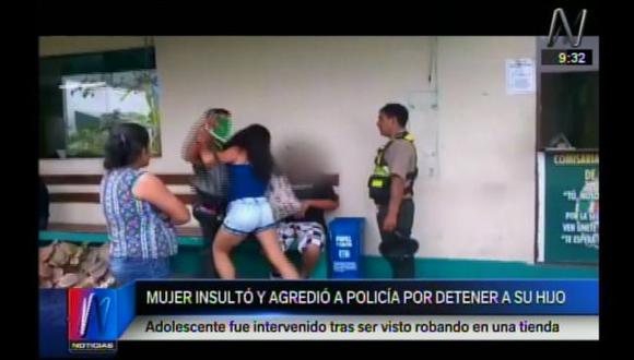 Mujer que insultó y abofeteó a policía que detuvo a su hijo podría ir hasta 12 años a la cárcel. (Captura de TV)