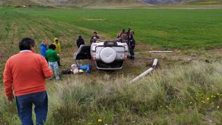 Conductor y turista francesa se salvan de morir en violento accidente de tránsito en Puno