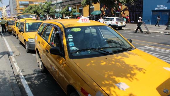 Esta plataforma digital se llama “Taxi MML”. (Foto: Andina)