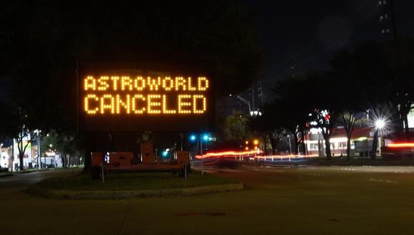 La policía de Houston investiga la causa del incidente en festival Astroworld examinando las imágenes grabadas en el estadio. (Foto: KEN MURRAY / EFE)