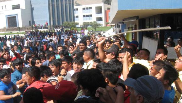 Estudiantes se volvieron a enfrentar con la Policía. (Martín Herrera/USI)