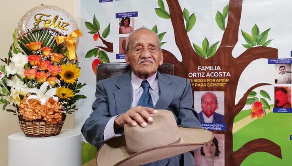 Chiclayo: abuelito cumplió 100 años de vida y lo celebró recitando su propio poema