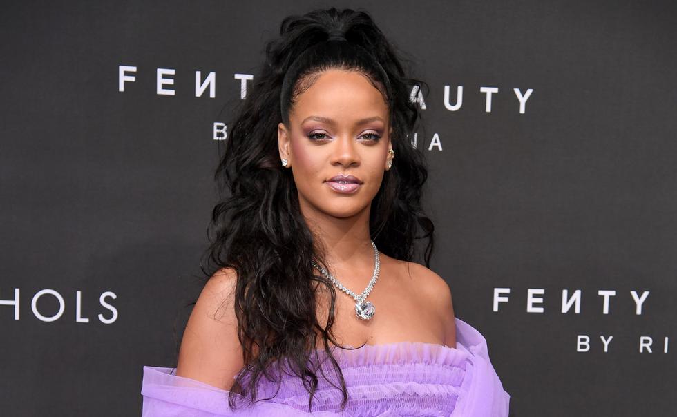 Rihanna deleitó a sus fans con un hipnótico movimiento de pechos.