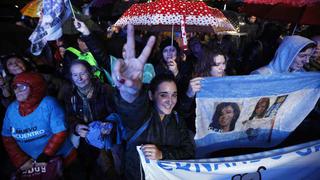 Seguidores de Cristina Fernández inundan las calles en presentación de su libro