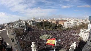 España: Miles salen a marchar en Madrid en defensa de sistema público de salud 