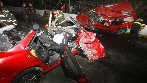 El exceso de velocidad, malas maniobras del conductor y el alcohol originan accidentes de tránsito. (USI)