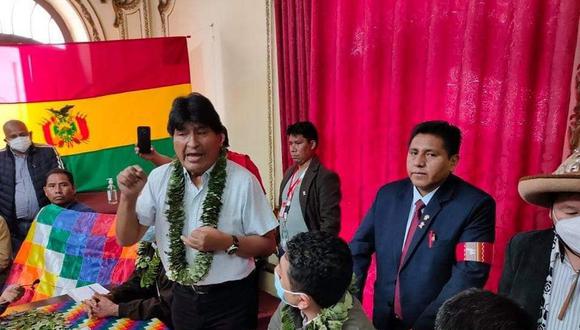 Evo Morales participando en una actividad a favor de la hoja de coca junto a los congresistas de Perú Libre Wilson Quispe y Guillermo Bermejo. (Foto: Wilson Quispe/Facebook)