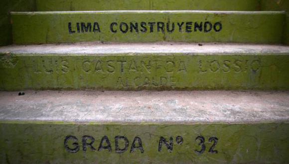 Vecinos de San Juan de Miraflores confirman que en varios casos las escaleras de Castañeda fueron reinauguradas. (R. Málaga)