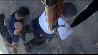 Video muestra a supuesto rebelde sirio ejecutando diez prisioneros