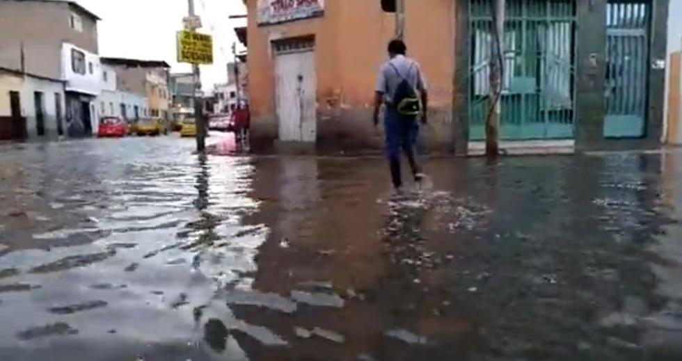 Lambayeque: Chiclayo soportó lluvia intensa esta madrugada (TeVeoFacebook)
