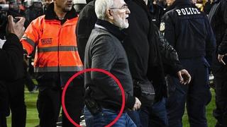 ¡Perdió la razón! Presidente del PAOK invadió el campo con un arma [FOTOS Y VIDEO]