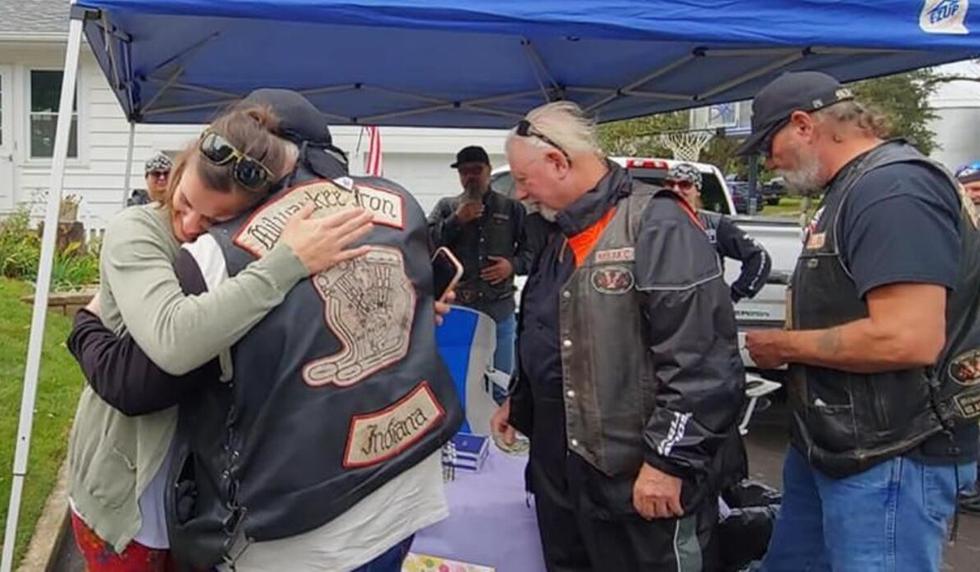 Un año después, los motociclistas que fueron auxiliados por una enfermera sorprendieron de una increíble manera a su pequeña hija. (Fotos: Daryn Sturch en Facebook)