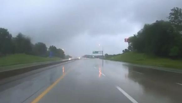 Estados Unidos: Un potente tornado se dirige a la ciudad de Kansas. (Captura)