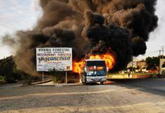 Áncash: Conductor se salva tras incendio de bus en la Panamericana Norte