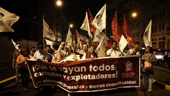 "Que se vayan todos los corruptos y explotadores", sostuvo colectivo en su marcha. (Foto: Renzo Salazar)