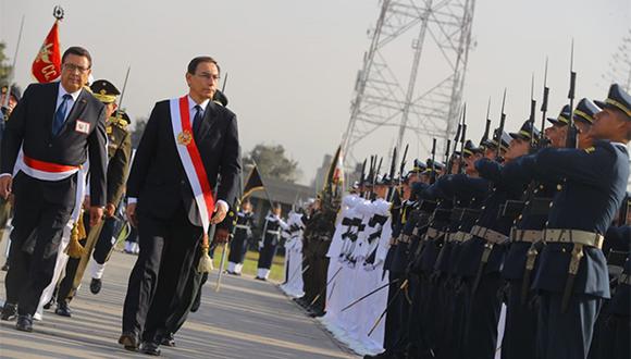 Martín Vizcarra encabezó la ceremonia por el Día de las Fuerzas Armadas en el Cuartel General del Ejército. (Foto: Agencia Andina)