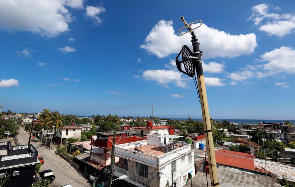 Cuba anunció que permitirá la creación de redes alámbricas o inalámbricas privadas de transmisión de datos, hasta ahora prohibidas en el país, y autorizará importar equipos de transmisión hasta ahora vetados. (Foto: EFE)