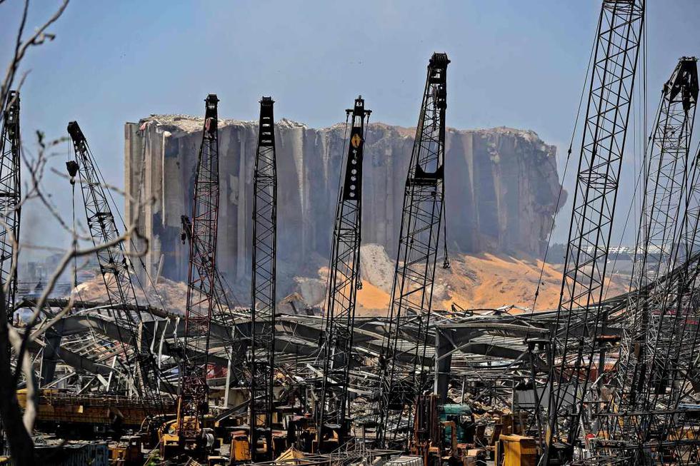 Una imagen muestra la destrucción en el puerto de Beirut tras una explosión masiva en la capital del Líbano. (AFP / JOSEPH EID).