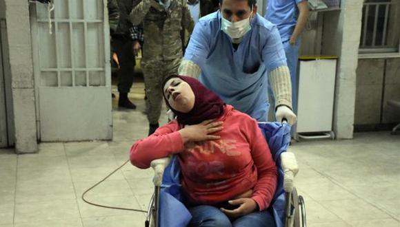 Al menos 107 civiles fueron hospitalizados con síntomas de intoxicación el pasado 24 de noviembre&nbsp;en Alepo (Siria), tras el supuesto ataque químico. (Foto: EFE)