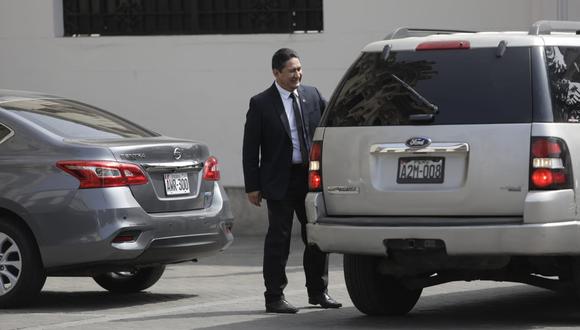 Más tropelías. Vladimir Cerrón acudió a Palacio a bordo de una camioneta propiedad de hermana de su fiel amigo Richard Rojas García.  (GEC)