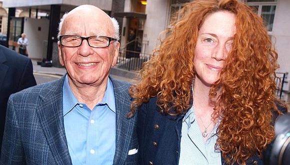 Rebekah Brooks junto al magnate  Rupert Murdoch en el Reino Unido. (AP)
