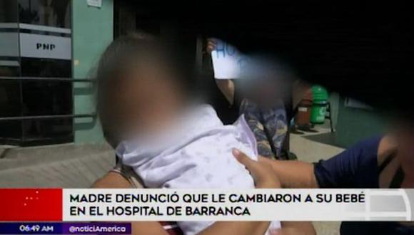 Madre denunció que le cambiaron a su bebe en hospital (Captura: América Noticias)