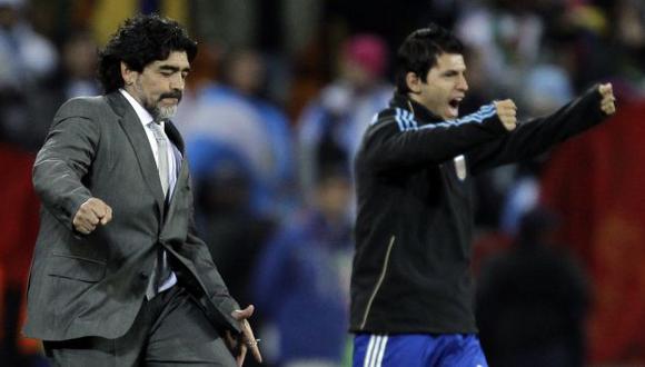 Diego Maradona dirigió en la selección de Argentina a Sergio Agüero. (AP)