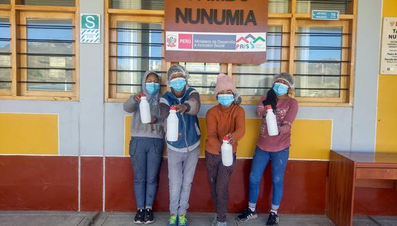 A siete horas de la ciudad de Lima, Sonia, Davis, Becky y Angie acuden al Tambo Nunumia del Programa Nacional PAIS del Ministerio de Desarrollo e Inclusión Social (Midis), para conocer todo el proceso de producción.