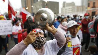 Simpatizantes de Perú Libre se concentran en la Plaza San Martín