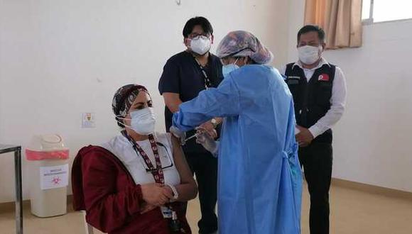 Con la llegada de las 700 mil dosis de la vacuna de Sinopharm adicionales, el Minsa aclara que se atenderá a todo el personal del sector salud de la región (Foto: Minsa)