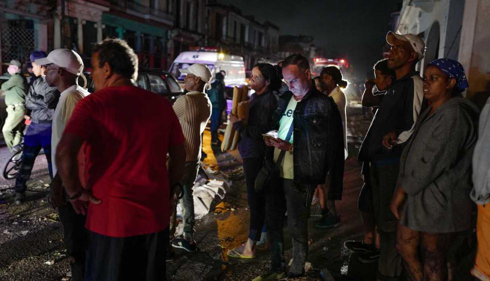 Un tornado golpeó varios vecindarios en La Habana durante la noche del 28 de enero, interrumpiendo la energía eléctrica y dañando edificios y autos. (Foto: AFP)