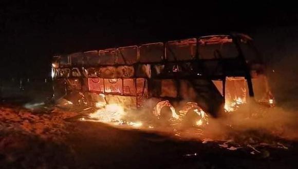 Tacna: Decenas de pasajeros salvan de morir calcinados tras incendio en bus (Foto: PNP)