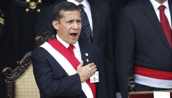 Ollanta Humla, actual presidente de la República, entonando las sagradas notas del Himno Nacional durante la Parada Militar del 29 de julio de 2014. (Luis Gonzales)