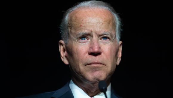 "Durante muchos años de campaña y de vida pública, he dado innumerables apretones de manos, abrazos, expresiones de afecto", dijo Biden. (Foto: AFP)