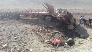 Arequipa: Chofer y ayudante mueren aplastados por camión