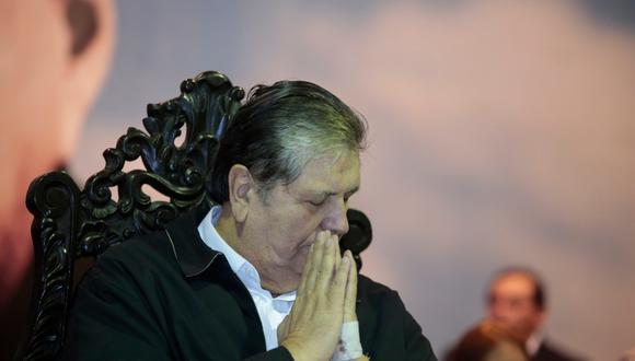Alan García en su última aparición se observa la herida de bala que se ocasionó el día que dejó la embajada de Uruguay. (Hugo Pérez/GEC)