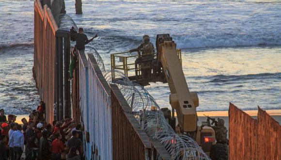 Autoridades recordaron a los migrantes que el Gobierno estadounidense tiene un discurso "hostil hacia una población vulnerable", en alusión a los centroamericanos. | Foto: EFE