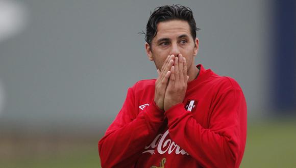 Claudio Pizarro compartió con sus fanáticos en una transmisión en Instagram. (Foto: AFP)
