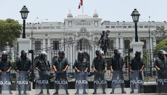 Policía busca evitar incidentes en el Parlamento. (GEC)